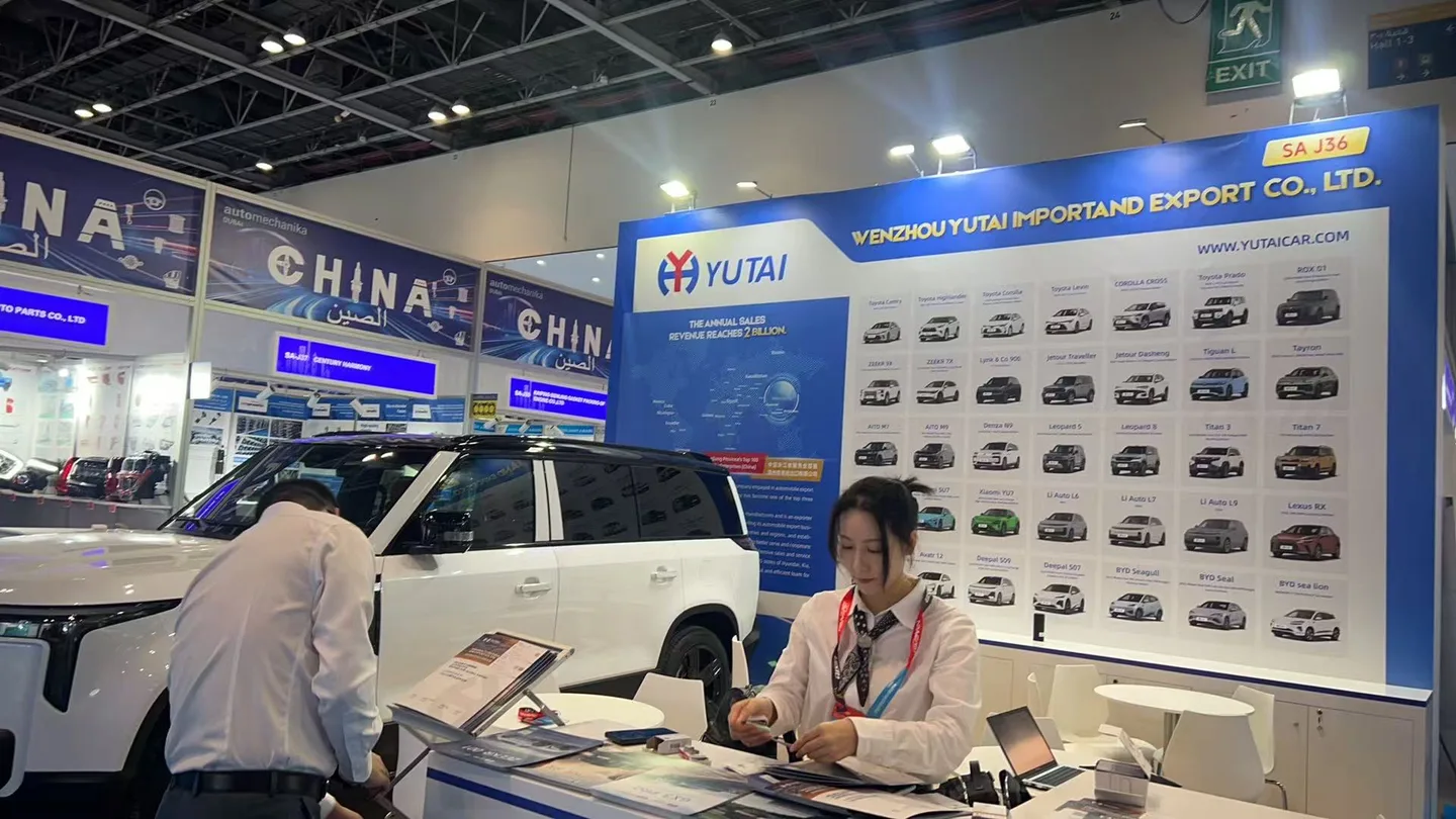 Yutai team meeting buyers at an automotive exhibition